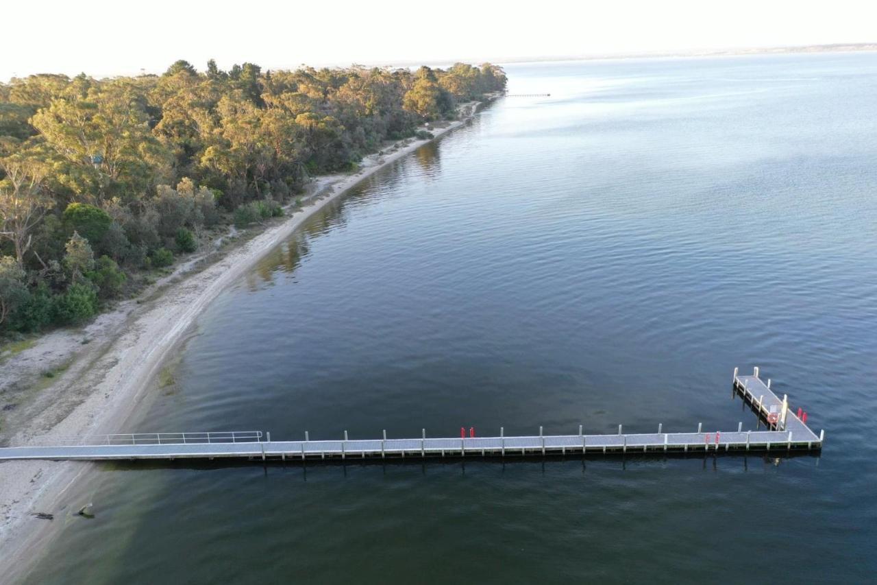 Swan Cove Beachfront Raymond Island Bagian luar foto